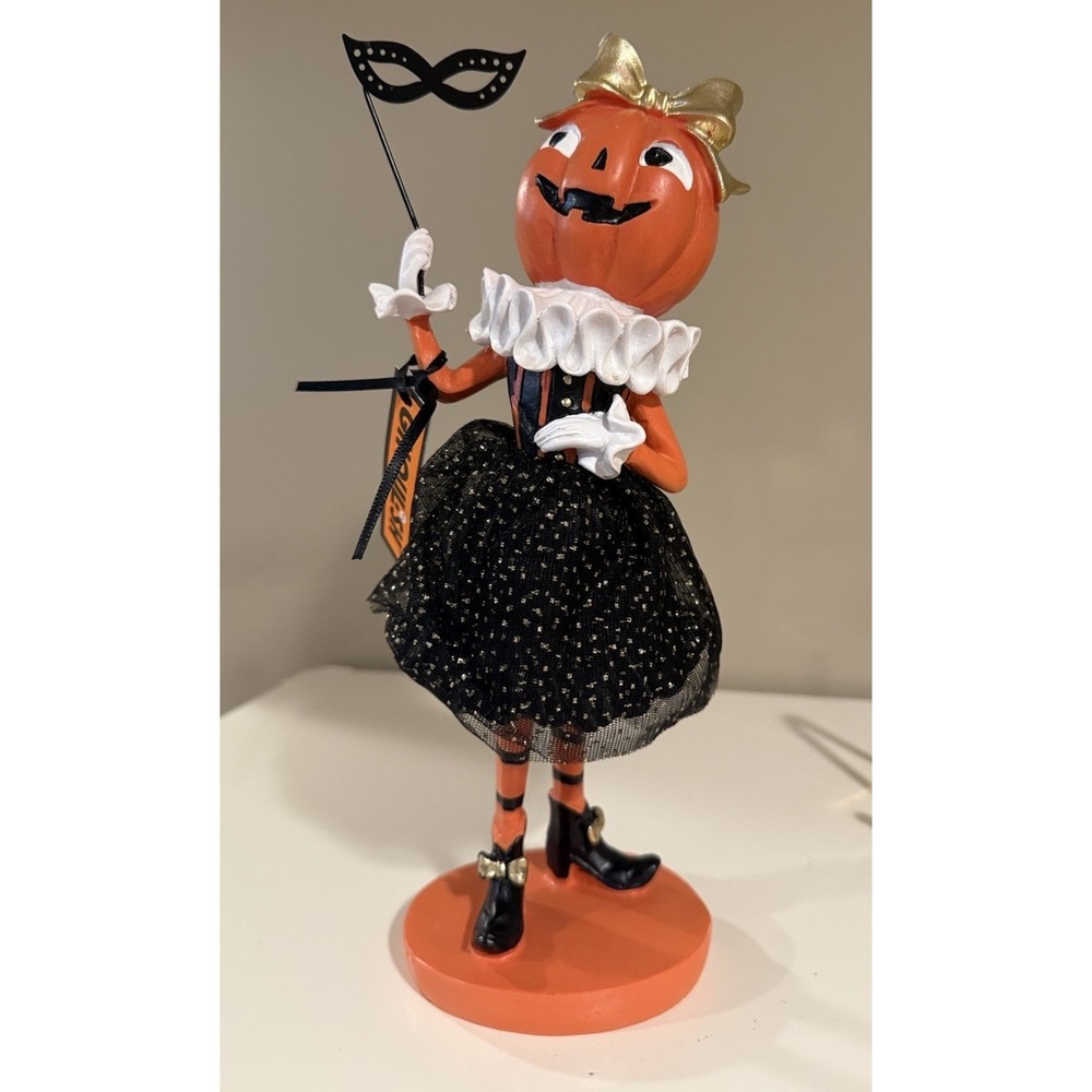 NEW GOULISH VIRAL VINTAGE INSPIRED PUMPKIN HOLDING A MASK 12" Tall
